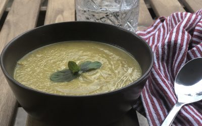 Heilsusamleg blómkáls- og sellerýrótarsúpa