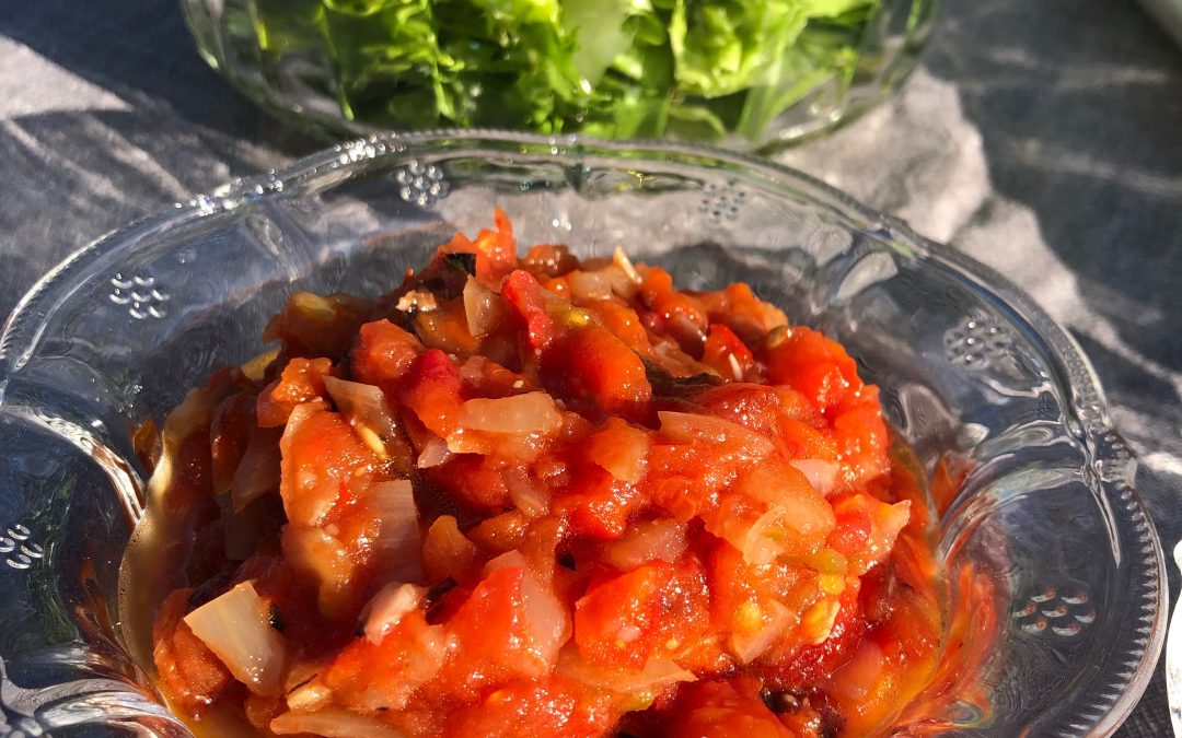Grillsalat og ferskt salat með sinnepsdressingu